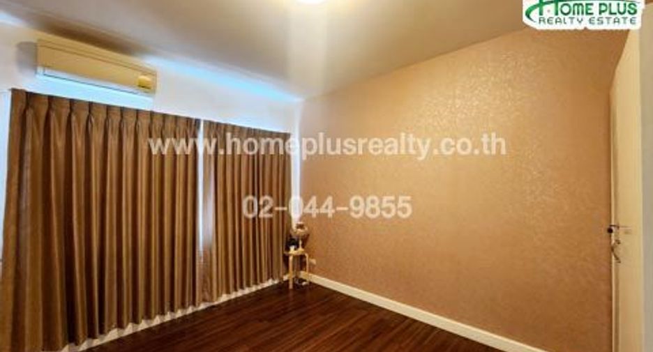 For sale 3 bedrooms townhouse in Bang Kapi, Bangkok