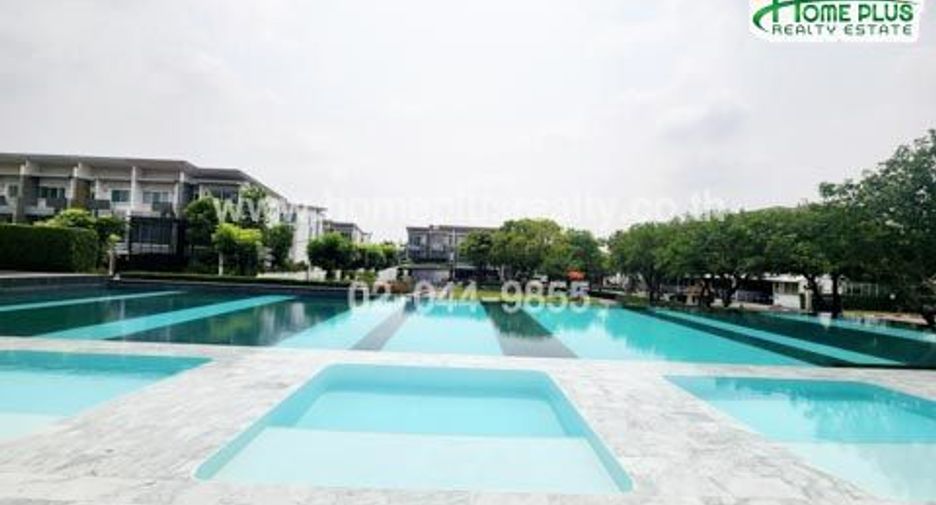 For sale 3 bedrooms townhouse in Bang Kapi, Bangkok