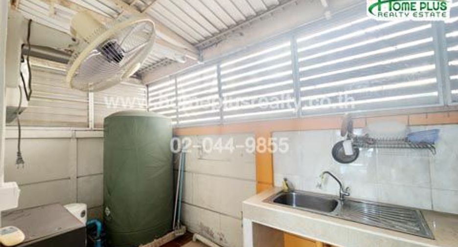 For sale 3 bedrooms townhouse in Bang Kapi, Bangkok