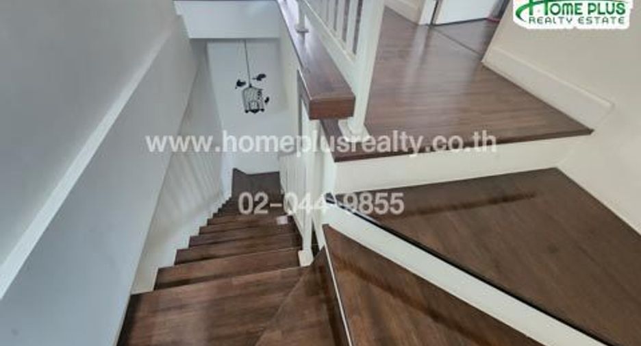 For sale 3 bedrooms townhouse in Bang Kapi, Bangkok
