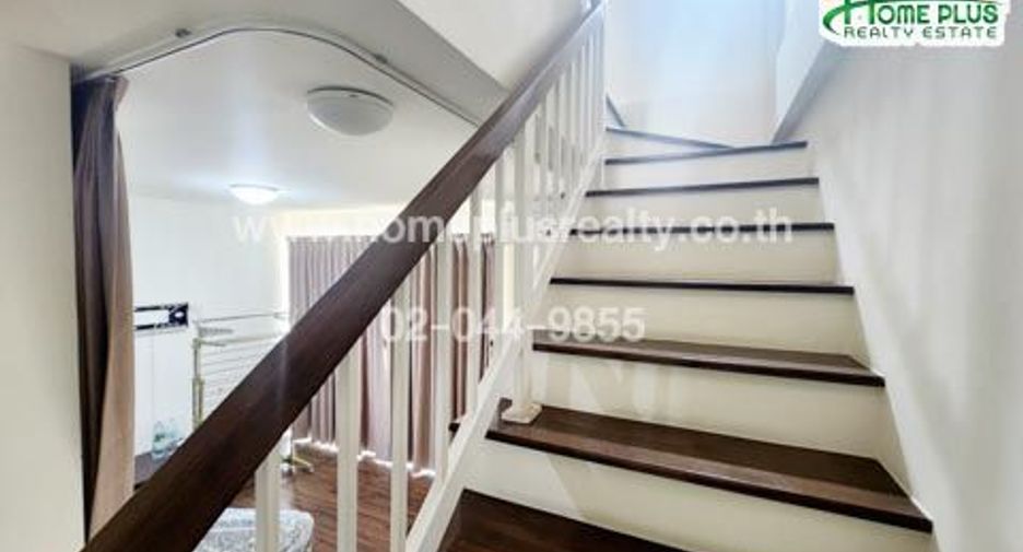 For sale 3 bedrooms townhouse in Bang Kapi, Bangkok
