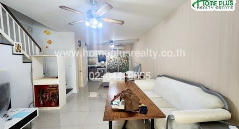 For sale 3 bedrooms townhouse in Bang Kapi, Bangkok