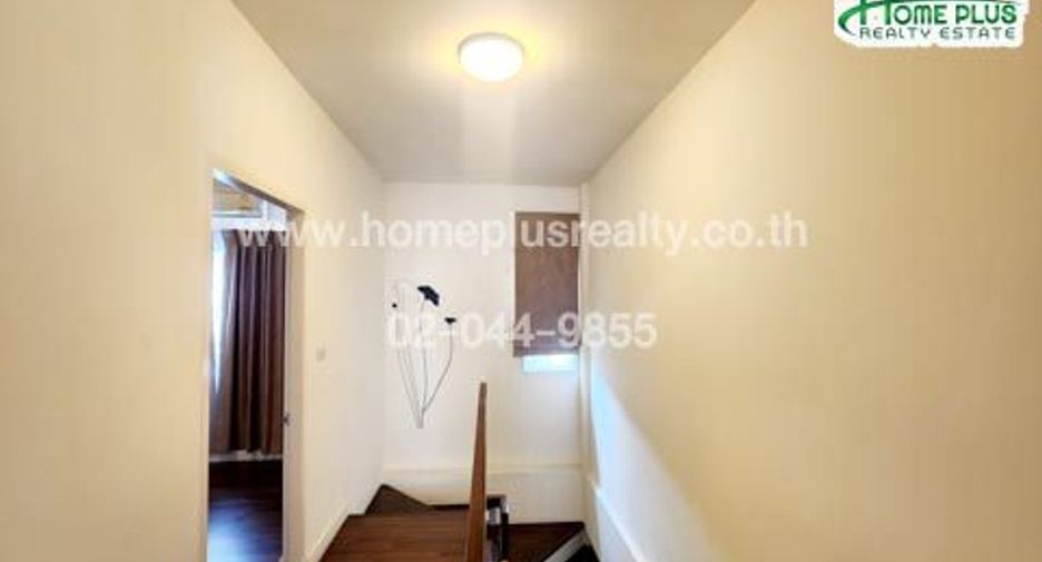 For sale 3 bedrooms townhouse in Bang Kapi, Bangkok