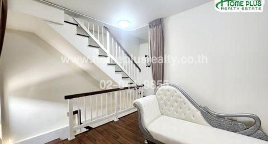 For sale 3 bedrooms townhouse in Bang Kapi, Bangkok