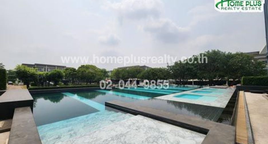 For sale 3 bedrooms townhouse in Bang Kapi, Bangkok