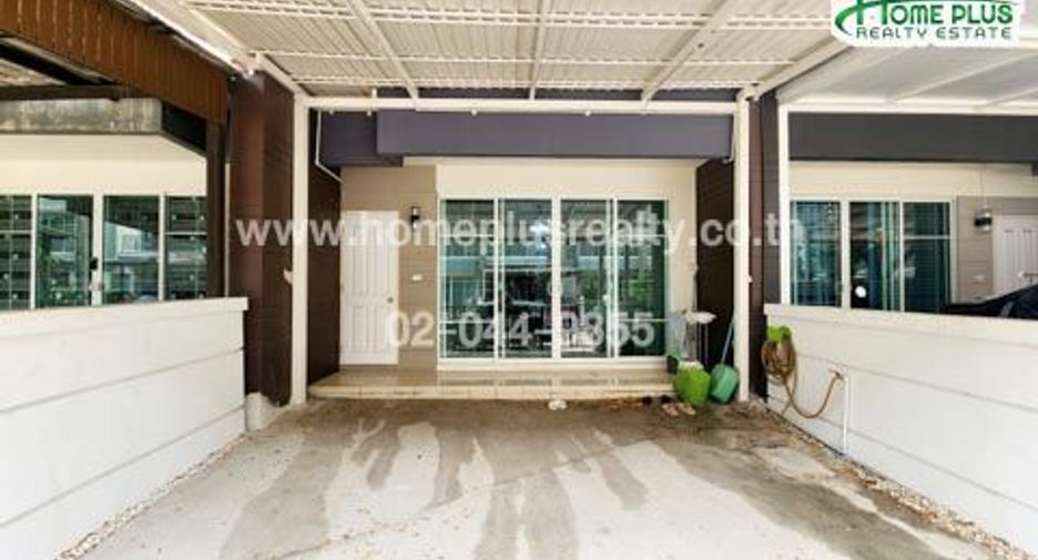 For sale 3 bedrooms townhouse in Bang Kapi, Bangkok