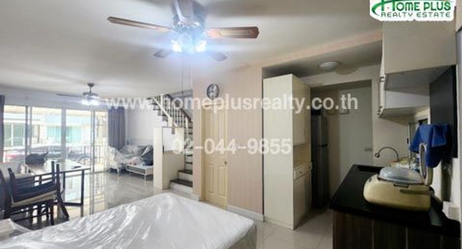 For sale 3 bedrooms townhouse in Bang Kapi, Bangkok