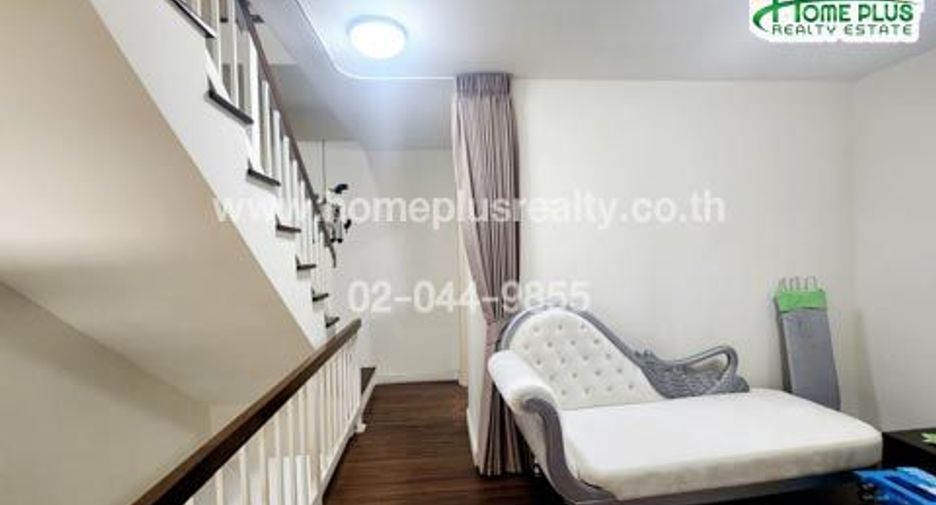 For sale 3 bedrooms townhouse in Bang Kapi, Bangkok