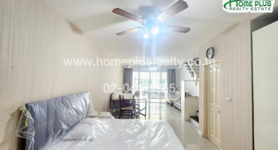 For sale 3 bedrooms townhouse in Bang Kapi, Bangkok