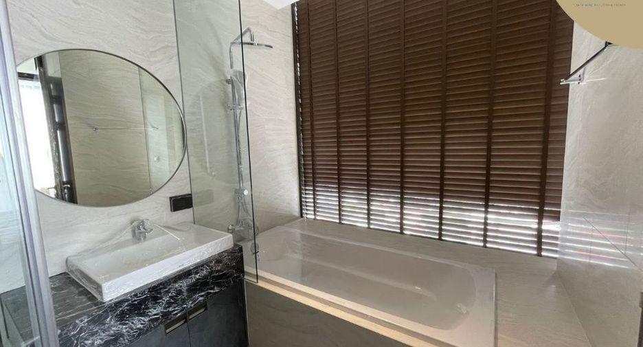À vendre 3 chambres condo à Watthana, Bangkok