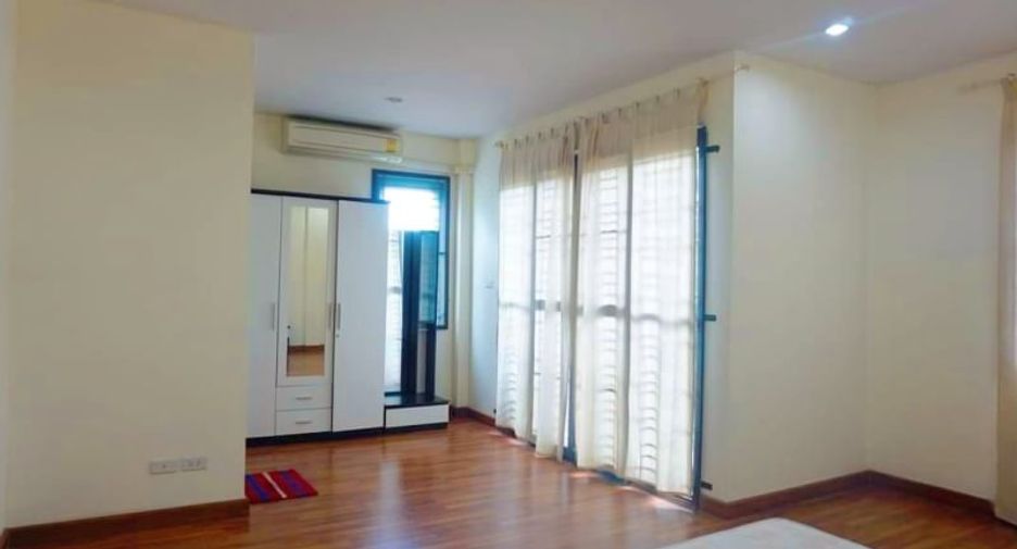 À vendre 3 chambres maison à Si Racha, Chonburi