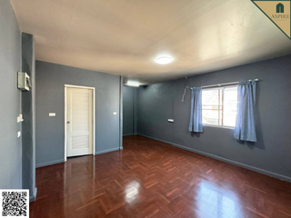 Casa adosada en alquiler y en venta de 5 habitaciones en Suan Luang, Bangkok