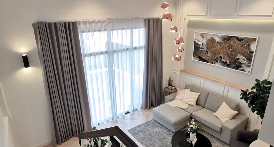 Reihenhaus zum Kauf mit 4 Zimmer in Phra Khanong, Bangkok