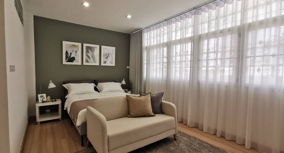 Reihenhaus zum Kauf mit 4 Zimmer in Phra Khanong, Bangkok
