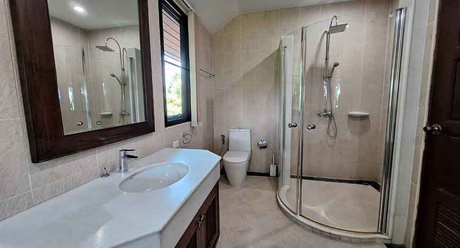 For rent 4 bedrooms house in Mueang Chiang Mai, Chiang Mai