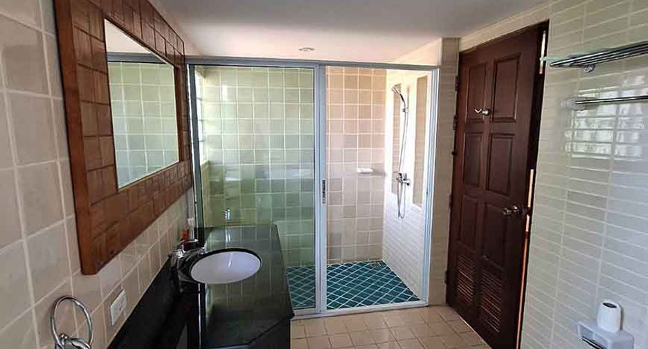 For rent 4 bedrooms house in Mueang Chiang Mai, Chiang Mai