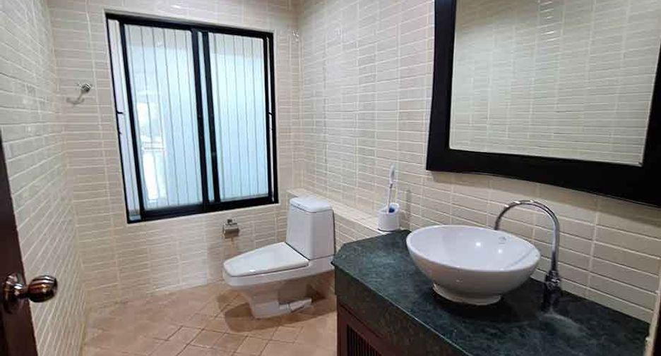 For rent 4 bedrooms house in Mueang Chiang Mai, Chiang Mai