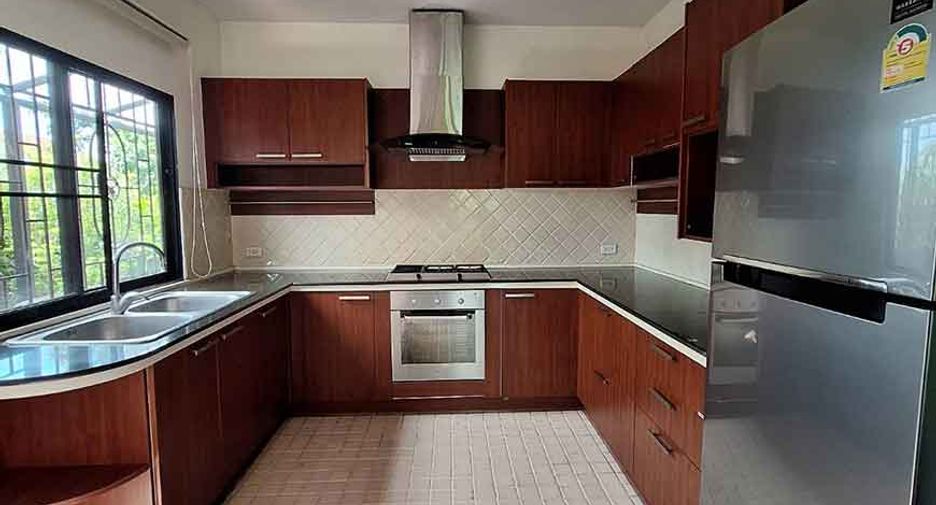 For rent 4 bedrooms house in Mueang Chiang Mai, Chiang Mai