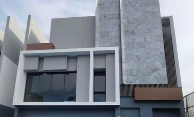 For rent 3 bedrooms house in Bang Kapi, Bangkok