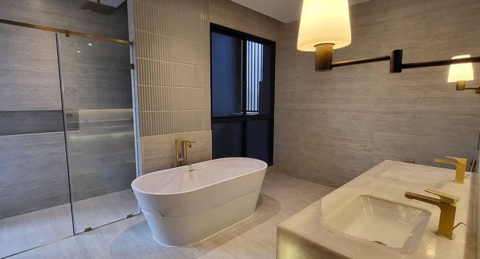 For rent 3 bedrooms house in Bang Kapi, Bangkok
