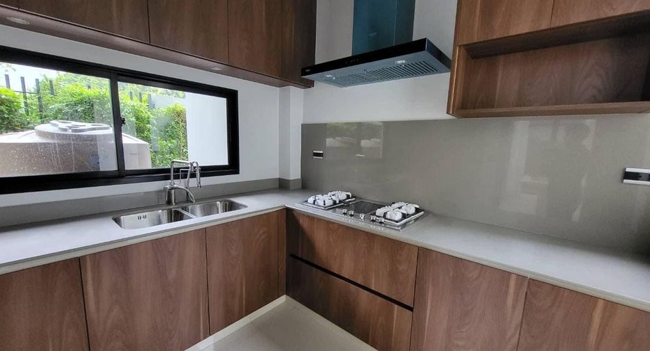 For rent 3 bedrooms house in Bang Kapi, Bangkok