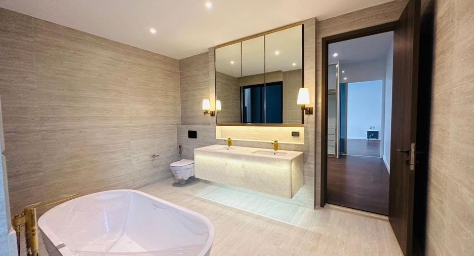 For rent 3 bedrooms house in Bang Kapi, Bangkok