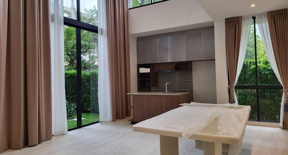 For rent 3 bedrooms house in Bang Kapi, Bangkok