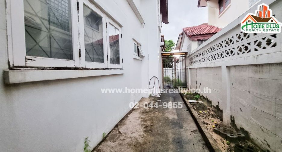 For sale 4 bedrooms townhouse in Bueng Kum, Bangkok