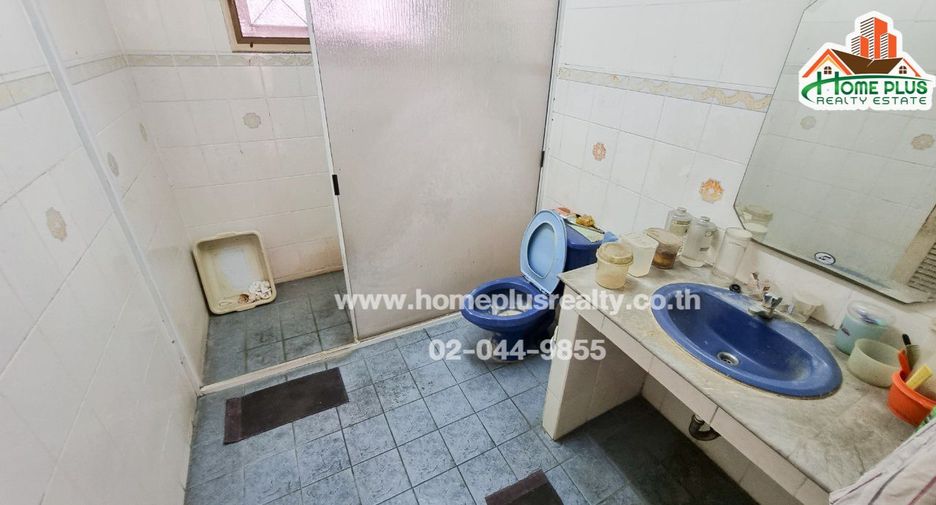 For sale 4 bedrooms townhouse in Bueng Kum, Bangkok