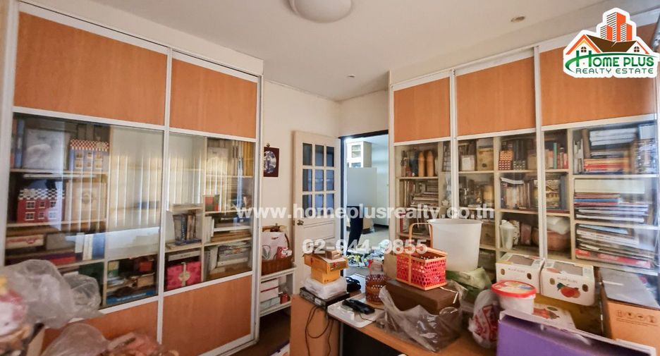 For sale 4 bedrooms townhouse in Bueng Kum, Bangkok
