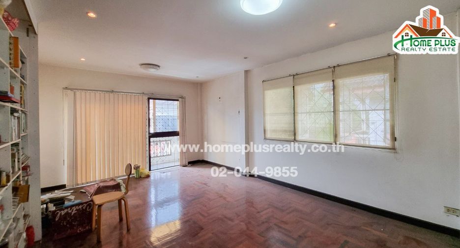 For sale 4 bedrooms townhouse in Bueng Kum, Bangkok