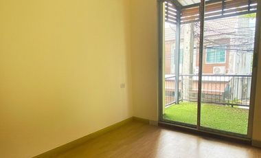 For sale 4 bed townhouse in Lat Phrao, Bangkok