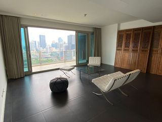For rent 3 bedrooms condo in Pathum Wan, Bangkok