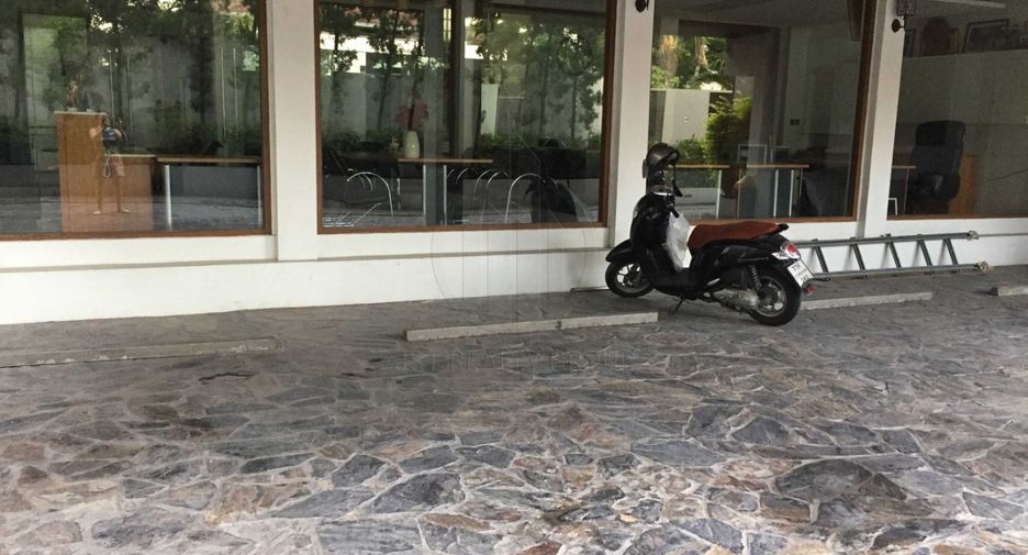 Haus zum Kauf mit 8 Zimmer in Watthana, Bangkok