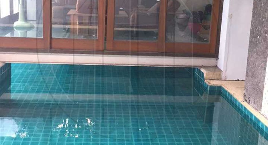 Haus zum Kauf mit 8 Zimmer in Watthana, Bangkok