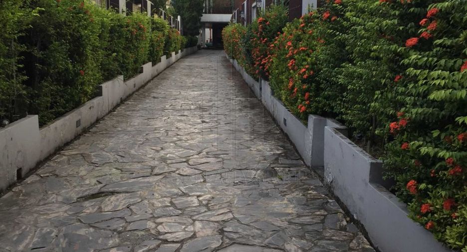 Haus zum Kauf mit 8 Zimmer in Watthana, Bangkok