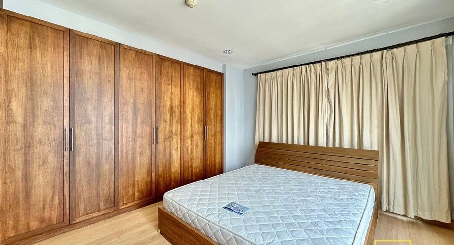 For rent 2 bedrooms condo in Bang Rak, Bangkok