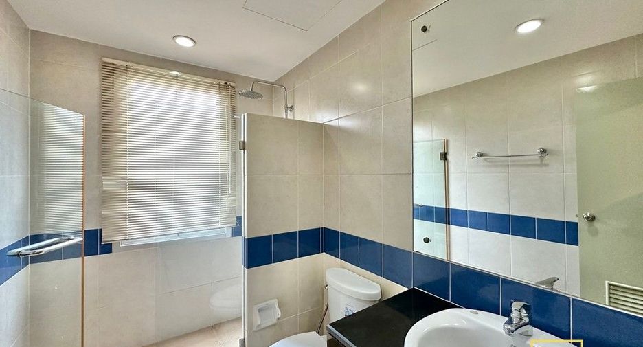 For rent 2 bedrooms condo in Bang Rak, Bangkok