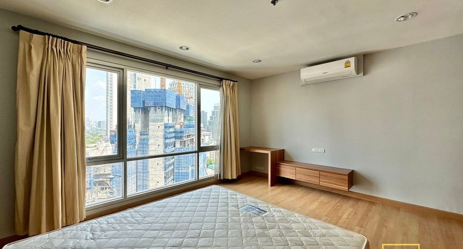 For rent 2 bedrooms condo in Bang Rak, Bangkok