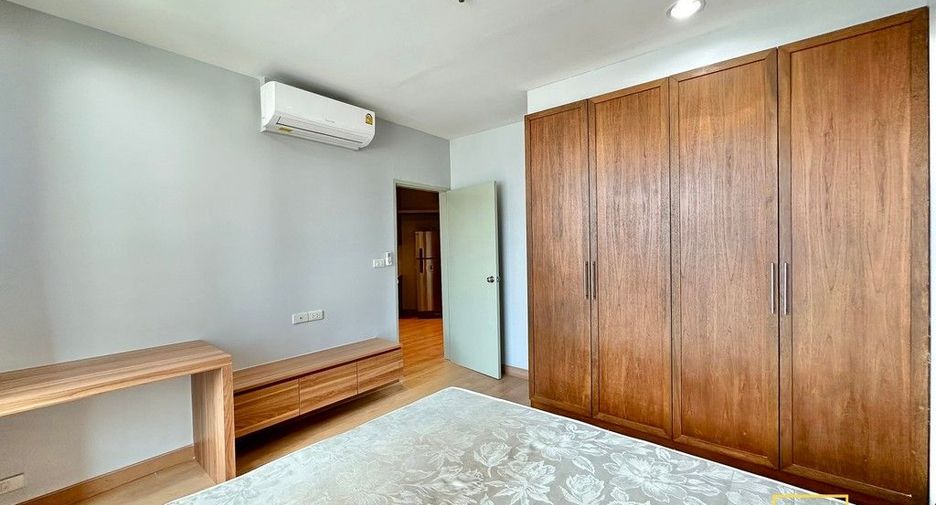 For rent 2 bedrooms condo in Bang Rak, Bangkok