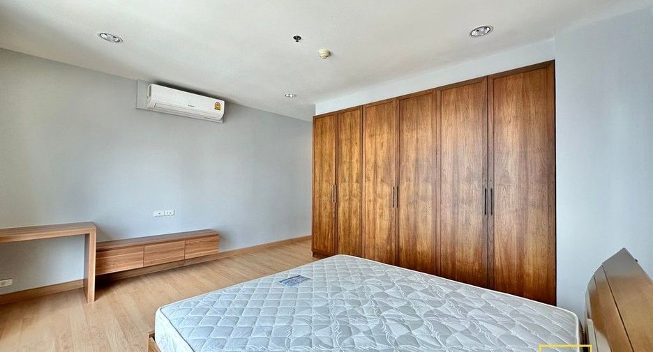 For rent 2 bedrooms condo in Bang Rak, Bangkok