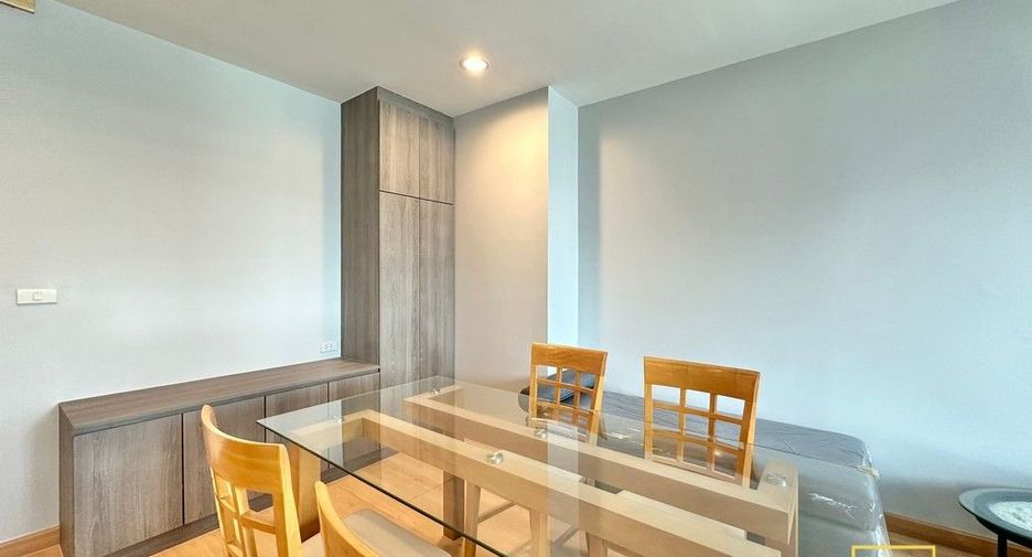 For rent 2 bedrooms condo in Bang Rak, Bangkok