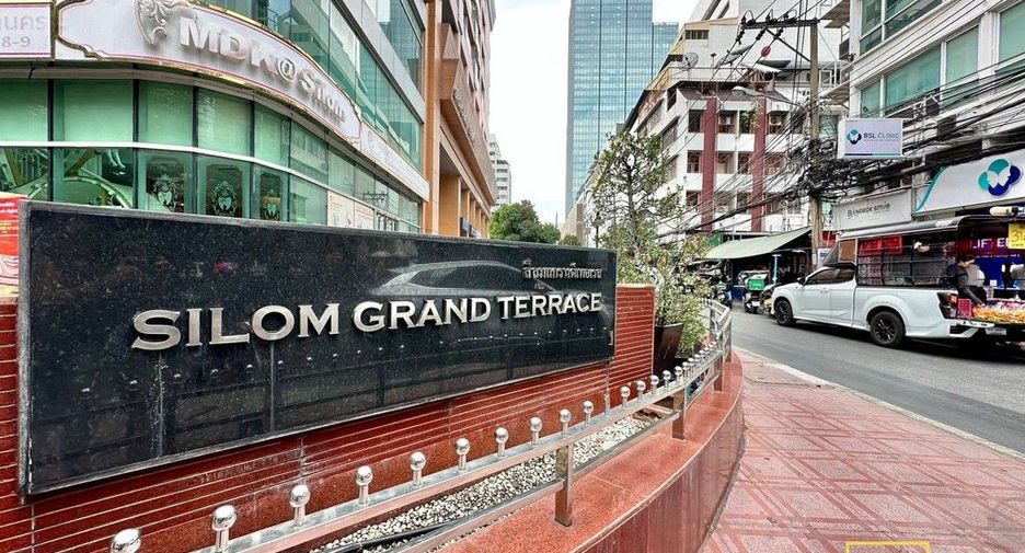 For rent 2 bedrooms condo in Bang Rak, Bangkok
