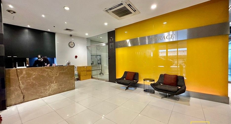 For rent 2 bedrooms condo in Bang Rak, Bangkok