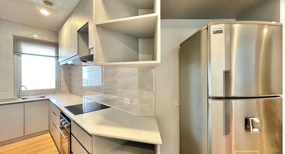 For rent 2 bedrooms condo in Bang Rak, Bangkok