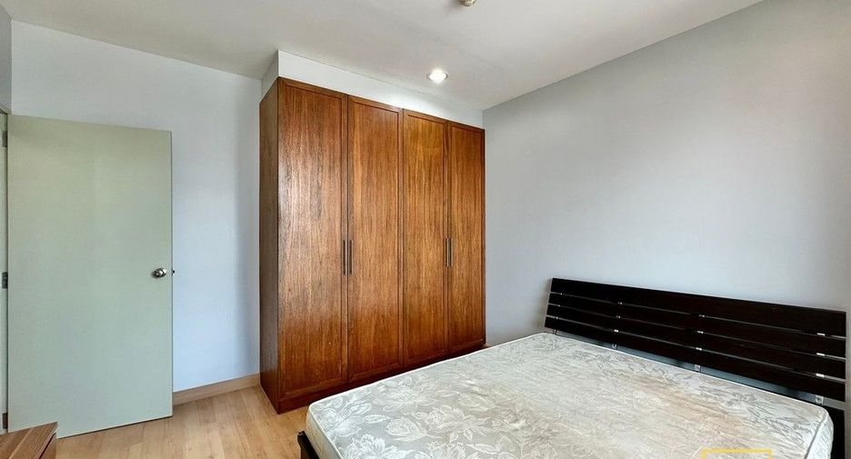 For rent 2 bedrooms condo in Bang Rak, Bangkok