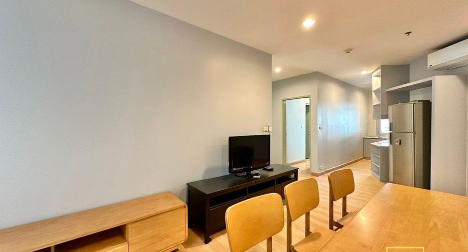For rent 2 bedrooms condo in Bang Rak, Bangkok