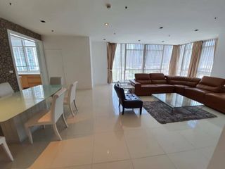 For rent 3 bedrooms condo in Pathum Wan, Bangkok