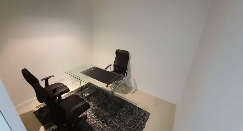 For rent 3 bedrooms condo in Pathum Wan, Bangkok