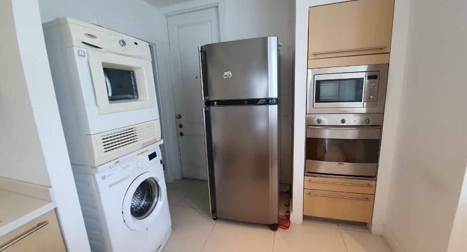 For rent 3 bedrooms condo in Pathum Wan, Bangkok